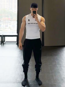 เสื้อกั๊กบาสเก็ตบอลแห้งเร็วสำหรับผู้ชาย ดูดซับเหงื่อ ระบายอากาศได้ดี แขนกุด คอตั้ง ทรงหลวม วิ่ง บาสเก็ตบอล ฤดูร้อน 2024