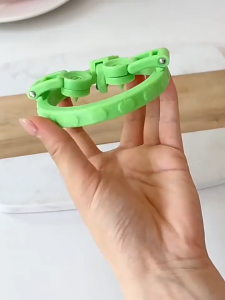 2025 New Model Portable Semi-automatic Apple Peeler  Outdoor Fruit Peeling Artifact Portable Semi-automatic Apple Peeler