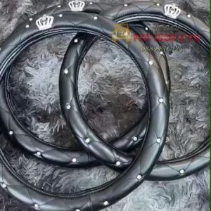 Bọc vô lăng đính đá vương miện chất liệu da cao cấp ( phù hợp nhiều dòng xe cỡ 38cm)