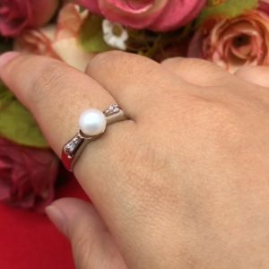 แหวนโรเดียมฝังไข่มุกแท้ (ไข่มุกน้ำจืด) งานชุบ ใส่ได้ทุกโอกาส ดีไซน์สวย เรียบหรู แฟชั่น พร้อมส่ง