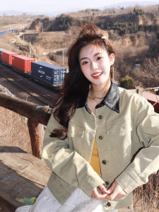 American Retro Workwear Denim Jacket Womens Loose Versatile Fall New Design Simple Style Casual Short Coat Button Closure