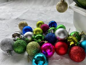 Christmas Decorations for Home 2025: Hot Sales Ornament Party Matte Glossy Glitter 8 Colors Christmas Balls