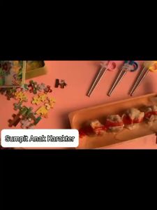 Sumpit Anak Karakter Lucu / Alat Bantu Latihan Belajar Makan Bayi Balita Batita Gambar Kartun/Training Chopstic Melatih Kemampuan Motorik Sikecil Bahan Stainless Berkualitas Food Grade/Untuk Hadiah Kado Ulang Tahun Souvenir Pernikahan Multifungsi- GP Mall