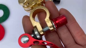 ขั้วแบตปลดไว ขั้วต่อแบตเตอรี่รถยนต์ ขั้วแบต มีฉนวนป้องกันไฟรัดวงจร 1 คู่ (ขั้วบวก + ขั้วลบ -) วัสดุโลหะผสม ปลอดภัย และแข็งแรง อายุการใช้งานยาวนาน