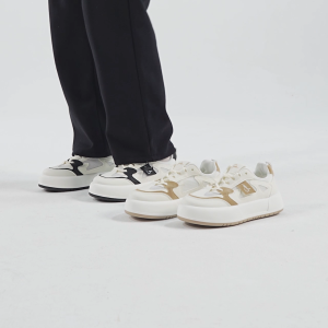 Corolla รองเท้าผ้าใบหัวกลมสีขาวของผู้หญิง รองเท้าลำลองแฟชั่นเกาหลี ระบายอากาศได้ดี ขนาดปกติ อเนกประสงค์ สะดวกสบาย สีดำ