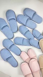 พร้อมส่ง รองเท้าใส่ในบ้าน slipper รองเท้าแตะ 5 size! family set ถูกกว่า นุ่ม ฟองน้ำหนาพิเศษ เกรดโรงแรม 5 ดาว คุณภาพดีซักได้