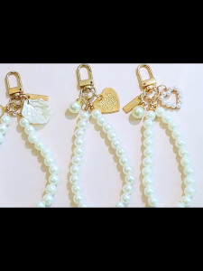 ManilaGo Imitation Pearl Chains Keychains Luxury Tag Keyrings Earphone Friend Gifts Souvenir Jewelry