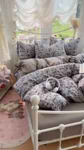 Vintage Floral Microfiber 4 Piece Bedding Set Bubble Crinkle Breathable Bed Linens SetFade Resistant Machine Washable