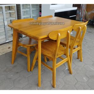 Meja Makan Retro Kayu Jati Premium/trinityjayafurniture