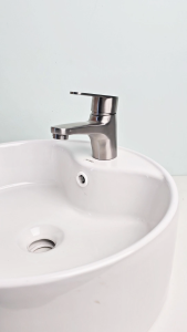 Vòi rửa mặt nóng lạnh lavabo inox 304 loại thấp Hobby Home Decor VRM13