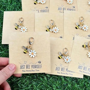 1/5Set JUST BEE YOURSELF Encouragement Card Bee And Daisy Keychain Bag Charm Cute Gift Inspirational Gift Birthday Gift T