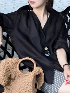 เสื้อเชิ้ตคอวีแขนยาวบางสีดำสไตล์ฝรั่งเศสสำหรับผู้หญิงในช่วงฤดูร้อนปี 2024 เสื้อคาร์ดิแกนเปิดหลวมกันแดดแบบลำลอง