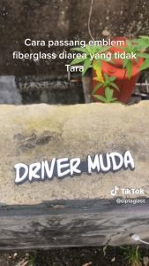 EMBLEM VARIASI MOTOR MOBIL TULISAN DRIVER MUDA VARIASI TIMBUL 3D BAHAN FIBER