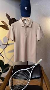 SEA AMILA 【M-4XL】เสื้อยืดผู้ชายเสื้อโปโลผู้ชายสีทึบเรียบง่ายธุรกิจสบายๆเข้ากับทุกชุดระบายอากาศที่สะดวกสบาย เสื้อโปโลผู้ชายปกสีทึบเสื้อยืดแขนห้าส่วนผ้าแห้งเร็ว8สี เสื้อโปโลผู้ชายสะดวกสบายและระบายอากาศอเนกประสงค์ธุรกิจขาวดำแบบเรียบง่าย