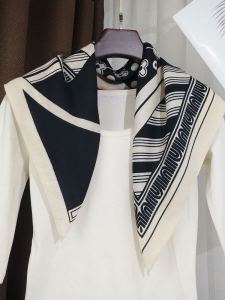 ผ้าพันคอไหมลายเรขาคณิตสไตล์เกาหลี ผ้าฝ้ายลินินนุ่ม ผ้าพันคอแบบสี่เหลี่ยมเล็ก ปกป้องคอ สไตล์คลาสสิก เหมาะกับทุกฤดูกาล ผ้าพันคอสำหรับผู้หญิง