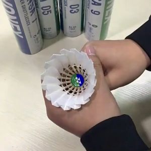 ลูกแบดมินตัน AS-50 สําหรับแข่งขันสากล Aerosensa 50 12 ลูกแบตขนไก่ ลูกขนไก่แบดมินตัน ลูกแบด ลูกแบตมินตัน ลูก แบตมินตัน