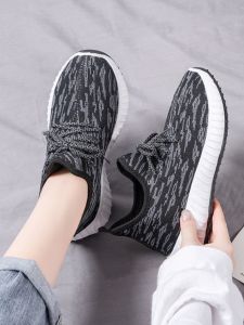 รองเท้ากีฬาแบบไม่ถักสำหรับผู้ชายและผู้หญิง ระบายอากาศได้ดี ดูดซับเหงื่อ สไตล์เกาหลี รองเท้าลำลอง ส้นแบน พื้นยาง รองเท้าผ้าปักแบบมีช่องว่าง