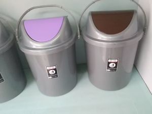 Tempat sampah plastik bulat + tutup / SSJ / Plastik