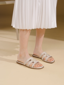 YOTO French-Style Flat Slide Sandals For Women– Breathable Hollow-Out Summer Beach Slippers for Outdoor