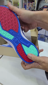 [ฟรีถุงเท้ากันลื่น]รองเท้าฟุตซอล Breaker (BK212)  ดีไซน์โฉบเฉี่ยว แถม ฟรีถุงเท้า1 Socksy งานไทย