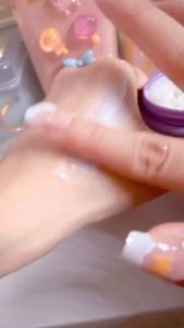 BOOTCHY WHITE SNOW QUEEN EXTRA BODY CREAM (50G)