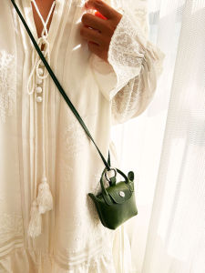 Necklace Mini Key Pouch Retro Tanned Cowhide Leather Crossbody Bag for Youth Womens Pure Color Wallet Key Holder Lipstick