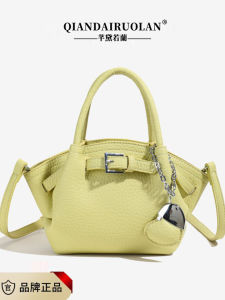 กระเป๋าถือทรงหัวใจสไตล์ย้อนยุค 2025 กระเป๋าสะพายไหล่ข้างเดียวแฟชั่นสำหรับผู้หญิง กระเป๋าถือ PU ทรงกลม กระเป๋าถือแบบอเนกประสงค์