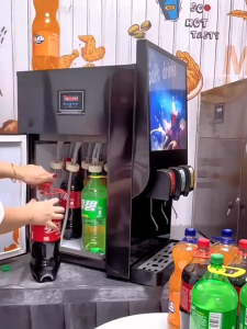 เครื่องจ่ายเครื่องดื่มเย็นสำหรับเชิงพาณิชย์ขนาดใหญ่ ดีไซน์หลายช่องน้ำเป็นเครื่องจ่ายเครื่องดื่มแบบบริการตนเอง