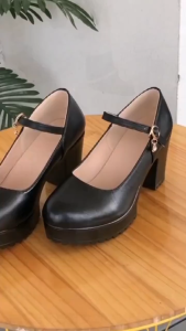 Working black platform heels Soft leather non-slip fashion shoes Model host comfort