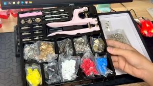 Bộ 700 chi tiết cúc áo kèm kìm bấm nút quần áo đa năng cúc nhựa  cúc 4 chi tiết dùng cho may mặc