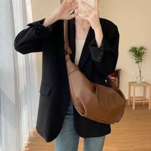 Korean Style Retro Large Capacity Soft Leather Ruched Dumpling Bag: Idle Style Casual Easiest for Match Horn Can Be Praised Shoulder Messenger Bag