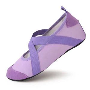 รองเท้าวิ่งสําหรับออกกําลังกายในร่มรองเท้าเต้นรํากันลื่นน้ําหนักเบาสําหรับโยคะและการฝึกที่บ้านพร้อมพื้นรองเท้านุ่มสําหรับผู้หญิง