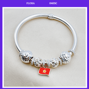 FLORA 0405C - Vòng tay bạc ta hình lá cờ Tổ Quốc Việt Nam mix charm hình quả cầu phay và cầu kim tiề n dành cho bé