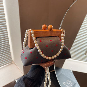 Autumn and Winter New Chinese Style Crossbody Clutch Bag Women 2024 New Arrival Matching Horse-Face Skirt Pearl Chain Shell Bag