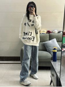 เสื้อสเวตเตอร์คอตั้งลายตัวอักษรย้อนยุคสไตล์อเมริกันสำหรับผู้หญิง แขนยาว ทรงหลวม คอกลม แฟชั่นฤดูใบไม้ร่วง