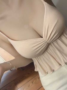 เสื้อกั๊กผู้หญิงไซส์ใหญ่ ทรงเข้ารูป คอต่ำ แขนกุด กระโปรงทรงเอ ทรงเข้ารูป ความยาวครึ่งแข้ง ฤดูใบไม้ร่วง 2024