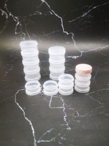 กล่องเก็บยาขนาดเล็กแบบแยกได้ 7 ช่องพร้อมฝาปิดสำหรับใส่โปรตีนและวิตามินเสริมสุขภาพ กล่องเก็บของสำหรับบ้านจากจีนแผ่นดินใหญ่