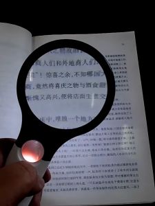 Pembesar Kaca LED 2in1 dengan Lampu Pembaca 3 LED: Membaca Perhiasan