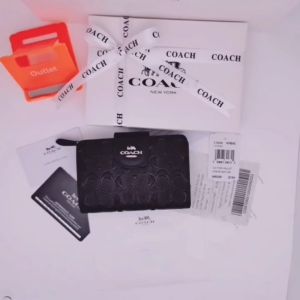 กระเป๋าสตางค์ต้นฉบับผู้หญิงหนังแท้ความจุขนาดใหญ่กะทัดรัดหลายบัตรน่ารักนักเรียนใหม่ซิปกระเป๋ากุญแจ C3454 ขนาด: 13 * 9 * 3 ซม