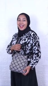 Tas Slempang Wanita Terbaru: Sling Bag Kanvas Motif & Tote Bag Kekinian