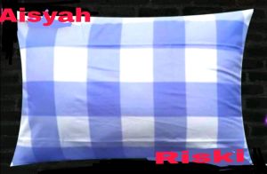 Sarung Bantal Motif Kotak -Kotak Dan Kotak Emeli//Bahan Katun Halus//Ukuran 45x60.