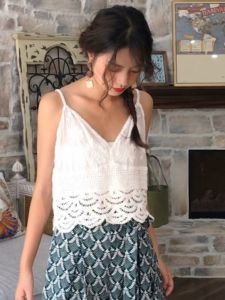 เสื้อกั๊กผู้หญิงถักแบบโปร่งแขนกุดสไตล์โบฮีเมียนสำหรับฤดูร้อน เสื้อผ้าทำงานแบบลำลอง ทรงเข้ารูป แขนสั้น ผ้าฝ้ายผสมโพลีเอสเตอร์