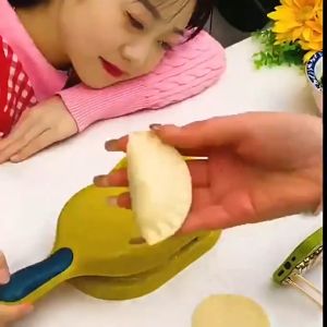 Upretty 2 in 1 DIY Dumpling Skin Maker Easy Cleaning Durable Kitchen Tool for Wontons Fruit Pie Dumpling Making Tool 2 in 1 Kitchen Tool Dumpling Press Mould Multifunction Dumpling Skin Press Machine Dumpling Mold Acuan Sarang karipap 饺子模具