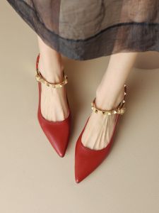 2025 New Red Chinese Style Wedding Shoes French Elegant Thick Heel High Heels Rivet Sharp Pointed Toe Womens Fashion Single Shoes