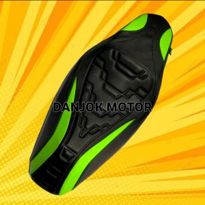 sarung/cover jok motor langsung pasang tanpa Staples Honda yamaha bisa untuk semua type motor model pyramid