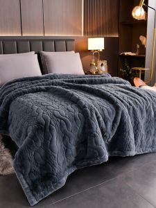 High-End Double-Layer Ravel Coral Fleece Blanket Wedding Celebration Fur Cover Blanket Thickened Winter Warm Blanket