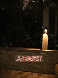 SXH mới năng lượng mặt trời tường ánh sáng ngoài trời không thấm nước LED cảm ứng tường ánh sáng biệt thự hiện đại lối đi ánh sáng sân