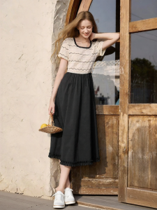 XIANGYING | Lace Stitched Waist Cinching Black and White Square Neck Dress with French Wood Ear Detailing