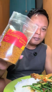 Serundeng Kelapa Khas Jawa 150 Gram Asli Home Made Manis Gurih Lezat Halal Dapur Umma Yantie