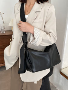 Versatile Large Crossbody Bag for Women Commuter Fashionable High Capacity Leather Bag Japanese Messenger Bag Soft PU Material